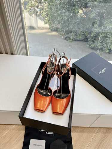 G288顶级品质Saint Laurent 圣罗兰细跟坡跟鱼嘴凉鞋Lee金属钻链条尖头高跟鞋Ysl姐姐的美丽尤物高跟鞋 又是人间圣罗兰 Rose同款的高跟鞋化很