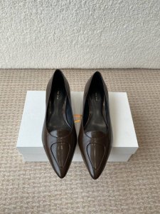 The Row 25Ss 春夏季新款单鞋 专柜新款The Row 原版复刻正确大底欢迎专柜对比！ 一款简单秀气又能保暖的单鞋，可搭配各种风格穿出不同风味，内里垫