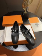 HERMES 爱马仕2024新款芭蕾舞鞋，小牛皮玛丽珍鞋，搭配漆艺镀钯Hapi鞋扣，打造时尚摩登造型！面料：进口小牛皮， 内里垫脚：混种羊皮里，意大利真皮大底！