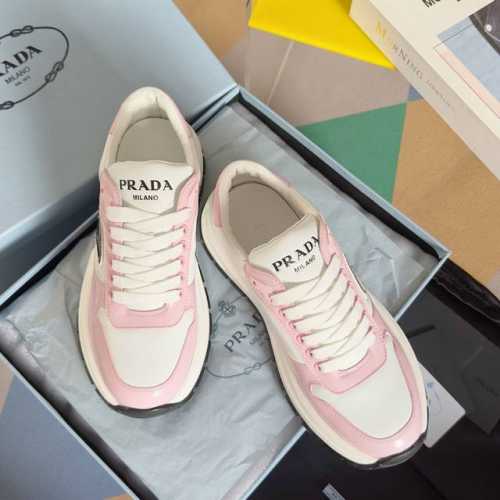 顶级版本：女款 男款 Prada普拉达 P家 Re-Nylon系列 情侣款 厚底 三角标 休闲 运动鞋 原版购入开发 做货 这款运动鞋融合优雅而创新的设计，搭配