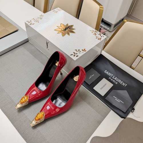 SAINT LAURENT ” SYL圣罗兰 顶级版本25SS众明星网红追捧的电镀性感弯形高跟，大宝石铁头单鞋。SYL 2025官方VIP 贵宾版金花磁铁盒 认