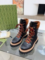 出厂价Pp： 元 秋冬Gucci 8寸踝靴原版开模 双G电绣鞋头 彩色鞋带搭配、高级感十足 面料：牛皮、 哑光开边珠 内里 垫脚：高端杏色牛里 Tpu大底 跟高