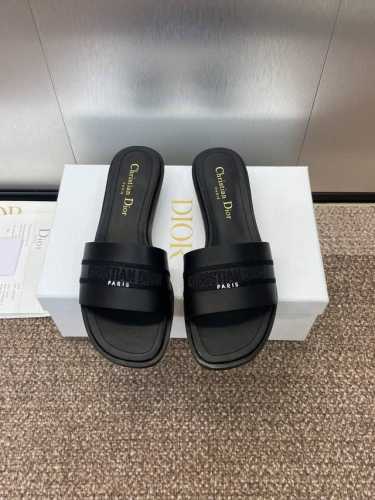 工厂价 迪奥 Dior 2025 春夏新款 DWAY 平底一字拖拼色女鞋 CD字母logo立体刺绣圆柱跟凉鞋 方头粗跟果冻色露趾拖鞋 原版开发市面顶级版本材质: