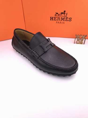 hermè* 粗纹小牛皮 薄跟底 商务小皮鞋 优质小牛皮 粗摔纹 纹理浑厚 清晰，皮质柔软 手感软滑 色泽均匀 高档亮泽 牛皮内里 豆豆软薄底 柔软轻便 完美贴