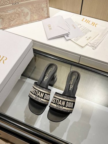 p直销 女鞋 女装 Di*R 春夏胶囊系列立体刺绣度假字母拖美爆的全新系列，暴走利器原版开发 全系列发售配最新 顶级全套包装 材质：鞋面对版、对色、对料，原版高