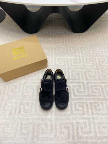 出厂价 2024系列 Miumiu church's孟克皮鞋，僧侣鞋 英伦复古、巴洛克雕花元素 又美又飒！酷炸街！惊为天人！ 鞋面虽是邦邦硬挺，但穿起却很舒适.