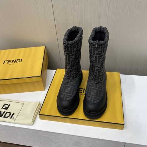 出厂价 顶级品质 FENDI芬迪 秋冬走秀款马丁靴，头层牛皮面料搭配F家经典老花、牛皮位全油边、后包高周波压印有皮里真羊毛里可选、机车造型时尚前卫，上脚非常舒适