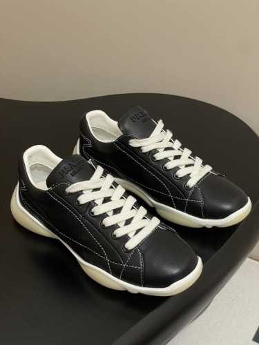 prada 普拉达 25Ss春夏新款复古德训鞋 休闲运动鞋 小白鞋 精工制造，缝线均匀，皮质质感一览无余，多色拼接，时尚大方，柔软舒适透气，外侧饰有prada字