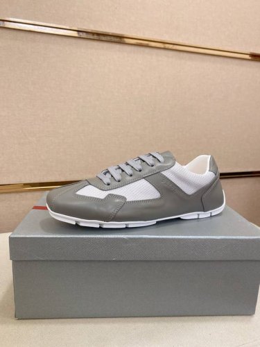 工厂P价 顶级高版本 高品质新款Prada 普拉达 专柜同步上市， 新款男鞋、面料精选牛京纯手工制作而成。内里:全牛皮内里。高端开模防滑橡胶大底，精美线条、简约