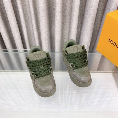 Lv 情侣款 新款Trainer Diy饰扣运动鞋板鞋 可爱胖Trainer，来闭着眼睛买的款式，打破颜色的单一变化，更年轻了胖Trainer也可以叫发福鞋，憨