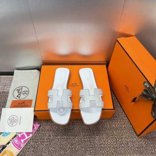 工厂价 爱马仕 Hermes 春夏经典款 Oran 拼色工字拖女鞋 H家平底圆头露趾凉拖鞋 材质：进口小牛皮+水染羊皮水里+意大利真皮大底 Size: 35-4