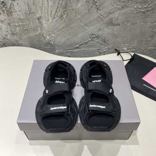 Balenciaga 3X 巴黎世家10代 凉鞋原厂原档案开发 原盒原标 原厂组合底开模 采用原厂材料 拼接式鞋面 侧面配金属质感感网眼布 内面配有额外金属光泽