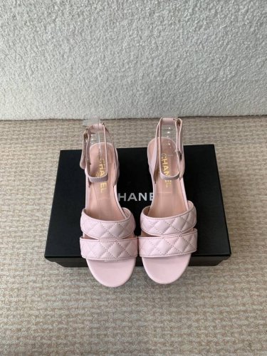 官网同步盒包装 Chanel 香奈儿 24Ss 二带 粗跟 拖鞋 凉鞋 自留款，真皮底，鞋面电绣的点缀，上脚美到爆，简简单单，夏天必须要有的小凉鞋 对版开发，随