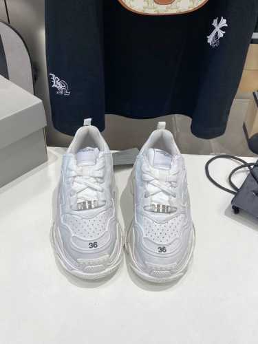 出厂价p Balenciaga 巴黎世家最新爆款 Sneaker系列 休闲 老爹鞋 运动鞋 整体鞋型汲取了Balenciaga Track和Balenciaga