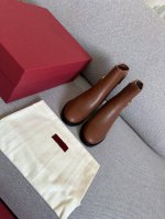 Val*ntino华*天奴2024秋冬柜柜最款，小V扣系列皮靴， 顶级版本绝对史上最强货 欢迎对比，大底采用意大利进口双层真皮大底，超美小金属V扣，简洁大气楦型