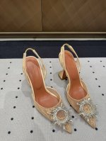 走秀时尚款， ★面料 蕾丝 内里 羊皮 鞋底 牛皮大底 原版注塑 优雅风格 创造不一样的感觉 跟高 9.5 Cm 专柜包装 简约气质款式！ Show Bdeta
