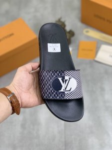 工厂价 实价 原单品质 Louis Vuitton 官网爆款路易威登 Lv男士拖鞋 专柜同步发售 ！意大利进口原版面料 原厂特供原版底 码数：38-45 超多款