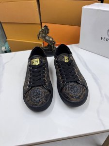 出厂价p 范思哲 新款 精品休闲鞋 原版高品质鞋面进口拼接制作 真皮内里加厚乳胶鞋垫版型时尚 动感十足原版芬迪舒适大底 简洁大方运动休闲 码数38-44G