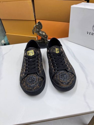 出厂价p 范思哲 新款 精品休闲鞋 原版高品质鞋面进口拼接制作 真皮内里加厚乳胶鞋垫版型时尚 动感十足原版芬迪舒适大底 简洁大方运动休闲 码数38-44G