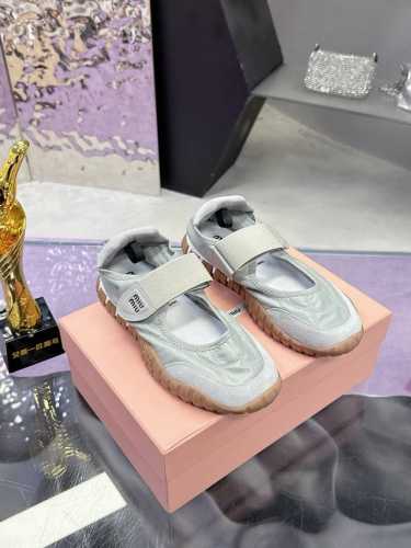 工厂P价P：310 Miumiu 缪缪 25Ss 春夏新款 饼干鞋 阿甘鞋休闲运动鞋 Miumiu最新爆款 前卫大胆的设计，Miu Miu风格融于此款厚底真丝雨