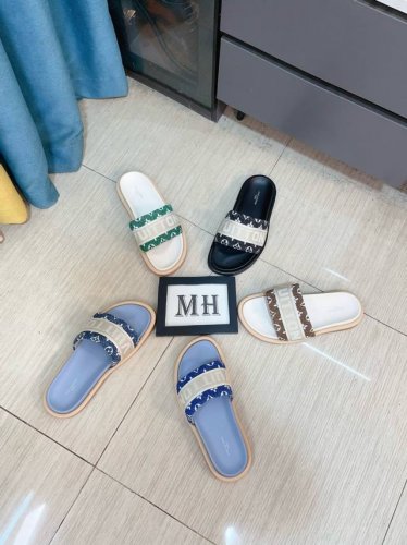 出厂价p Lv-路易威登 新品男士拖鞋 高端精品 鞋面精致压花Logo装饰 精细做工 鞋底超软 休闲宽松舒适型 夏季必入哦 size 38-44