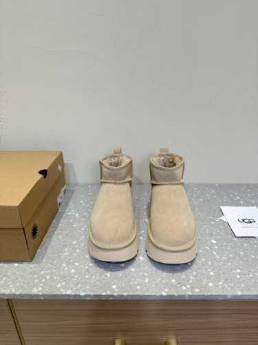 7cm UGG 油叽叽 厚底 人鱼 超短靴 雪地靴 铅笔靴 原版购入开发 做货 UGG这款高跟雪地靴真的打破了传统以来厚底靴的风格，太有设计个性了 深得少女心啊
