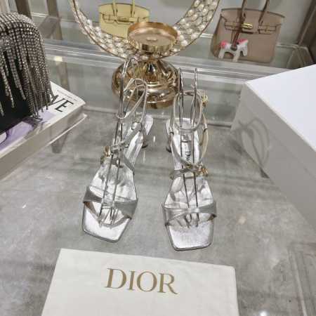 出厂 迪奥 Dior 2024春夏新款高定系列 C’Est 粗跟方头女鞋 明星同款cd字母logo五金扣高跟交叉绑带凉鞋 顶级高端版本 材质:鞋面进口小牛皮+水 - 点击图像关闭