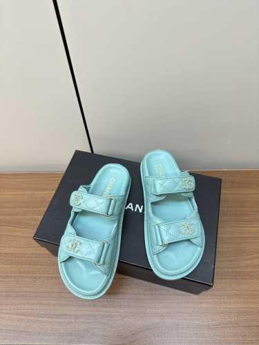 Chanel 2024ss小香沙滩凉鞋 顶级专柜品质 每年必入的经典款之一！最新出双C金属扣搭配设计 更加彰显和品味～所有材质都根据原版定制！购入正品开发。万能