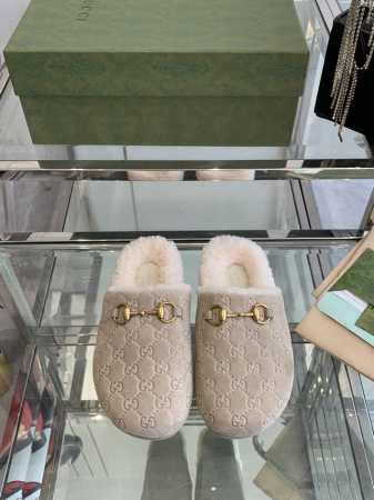 Gucci 古驰 24ss秋冬新款羊毛运动半拖 鞋面麂皮压印迷你 老花logo，拼接小牛皮，细节丰富，精致高级 皮毛一体羔羊毛，软软糯糯超舒服 原版开模胶天然橡 - 点击图像关闭