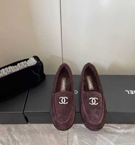 Chanel 香奈儿秋冬新款 泰迪 羊羔毛乐福鞋 小香 C家 专柜又一超级大爆款，网红博主小姐姐们的挚爱，社交平台的各种夸赞，超级暖和 超级秋冬 看到这期总能唤