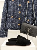 the Row25S春夏新品 夹脚懒人拖鞋 极简主义的设计风格 日常随心搭配都无敌好看 上脚也是很时尚软糯糯的 夏日旅行必备神器 鞋面采用原版定制材质 内里采用