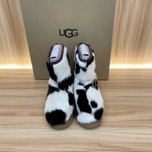 UGG 名族风天珠系采用不规则撞色设计，环保防水貂材质兼具时髦与功能属性 注明：拼色款每双颜色都不规则无法配对 鞋面：貂毛 内里：羊皮毛一体 大底：EVA发泡底