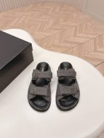 拖鞋 凉鞋 2025新色系！CHANEL 香奈儿 2025新款凉鞋拖鞋系列 经典系列 每个款式都很赞 菱格松糕底沙滩凉鞋 拖鞋 优雅高贵 舒适百搭鞋面：羊皮 布