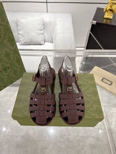 实价： 高版本 情侣款Gucci 25Ss 春夏最新款 双G果冻凉鞋 专柜购买原版 正品一比一开发 所有细节 材料 全部跟你在专柜买到的都一样 欢迎细节对比 码