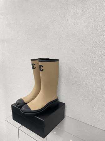 撞色 太美了 Chane* 香奈儿长筒雨靴 大爆款雨靴！一比一版本 杏色配黑色 入手一款本季颜值爆表雨靴，拥有了它无论o型腿x型腿还是小腿粗的都可以瞬间变笔直， - 点击图像关闭