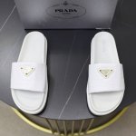 出厂价pp： 品牌：普拉达prada 标准码：38-44 45订做 等级：官网同款 材料：原版材料设计 原版橡胶耐磨成型大底 款式类别：男士时尚凉拖鞋 尊贵奢侈
