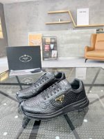 顶级代购 普 炸街男神运动鞋新品来袭，专柜同步发售原厂配置，意大利进口原版牛皮面料，经典版面运动潮达人，进口水染牛皮里垫，鞋底：原厂特供原版底超级舒适，原厂跟单
