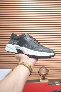 出厂价P Givenchy.纪梵希 专柜同步发售鞋面：意大利进口品牌印花布匹 尽显奢华，透气网布内里加上双层组合，脚感舒适，鞋底：原厂特供橡胶发泡大底，轻便，舒