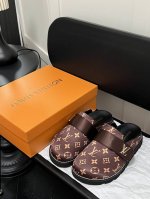 橙子出厂价 Louis Vuitton 路易威登 Lv春夏新款 仿真丝老花凉拖鞋 包头半拖 高级慵懒风 百看不厌款 时尚度拉满 细节用心感受 码数：35-40