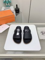 出厂男款 P460 顶级版本 H家 2025秋冬新款 Herme*S最近火到不行的情侣款二舅鞋- 凉鞋,搭配各种彩色袜子，潮爆了 鞋面：进口小牛皮 内里：进口水
