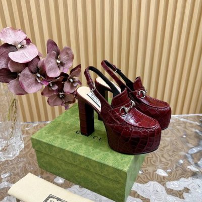 2024专柜同步春夏新款gucci 24S春夏新品双g钻扣恨天高防水台高跟鞋 光面 石头纹 G家在体现高级感这块 总让人大写的服气 看起来蛮简单的款式 但上脚就