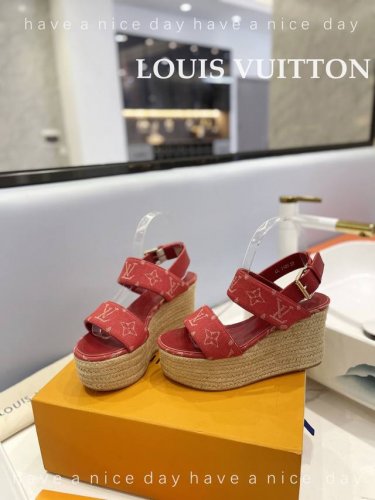出厂 Loui& Vuitto&路易威登 法国代购新款驴牌 春夏首选 香港原版购入一比一开模 今年的款式比去年增加了老花原素 显得更为大牌 牛仔布面款 内里垫脚