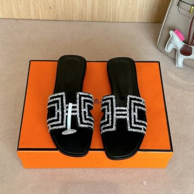 可配飞机盒50出厂价p Hermes 爱马仕H拖鞋Oran凉鞋系列 时尚又百搭 超级舒服 每个细节都做到极致 原版麂皮烫钻 原版1:1独家私模鞋面 原版真皮沿条