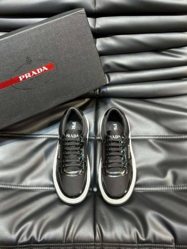 Prada 普拉达 -高端品质 原单,鞋身空压品牌logo，大底：超轻tpu发泡 橡胶；双色成型大底,超高品控 做工精细：凸显 高端 贵气 档次 38-44 4