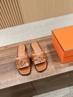 爱马仕新扣平底 粗跟拖鞋 好穿百搭，夏日必备高端工具鞋 新爱马仕扣子新颖又好看 鞋面小牛皮 内里垫脚小牛皮 意大利进口牛皮底 平底 粗跟5.5Cm Size：3