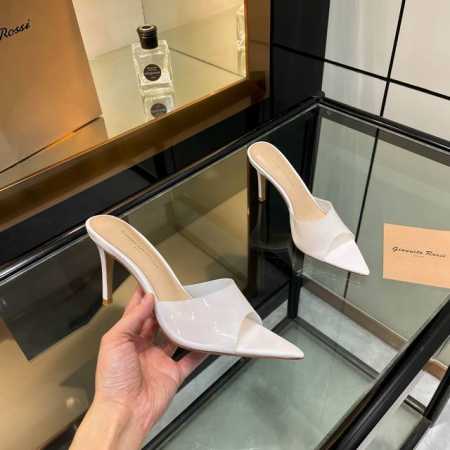 gianvito rossi 2025新款拖鞋原版开发顶级版本代购品质这双尖头高跟漆皮树叶装饰女凉鞋，宛如夏日里的一首优美诗篇。尖头设计优雅迷人，凸显脚部线条的 - 点击图像关闭