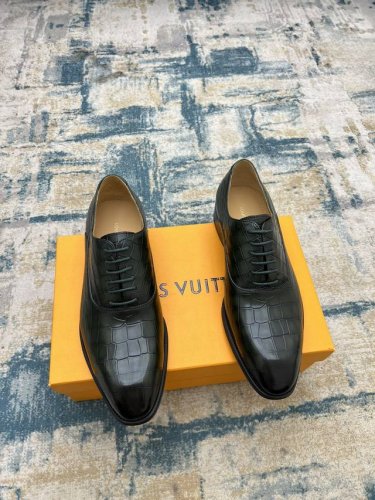 louisvuit～ 码数:38-45 L 家官网同步新品男士高端商务正装皮鞋，顶级原单级别复刻，楦头反复调试，选用进口小牛皮设计，古法手工擦色改色工艺，水染牛