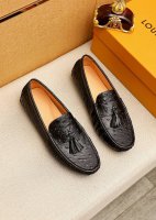 商品商标：Louis Vuitton 路易威登 豆豆鞋 正码码数: 38-44 45.46订制 商品材料：精选 头层小牛皮压花鞋面，进口猪皮内里。强烈立体视觉效