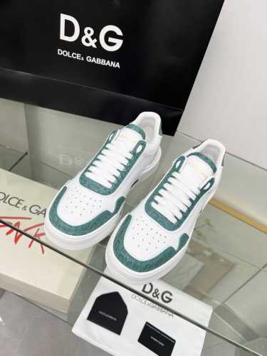 2025高端版本高质量原单品质D0LCE & GABBANA 今年的主打款式 没有之一 超火超帅气的休闲鞋此款传承了D家一贯有点浮夸而不失时尚的风格 精湛的做工