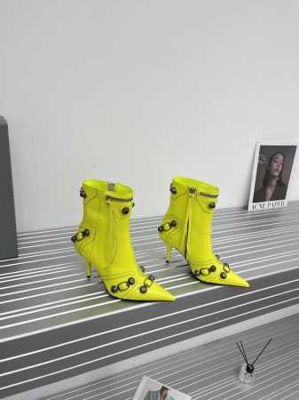 最高版出厂 巴黎世家长靴金属钉LE cagloe机车靴 Balenciaga柳丁尖头侧拉链高靴 巴黎时装周重磅新品，海外各大博主相继大秀 金卡戴珊Kardash - 点击图像关闭